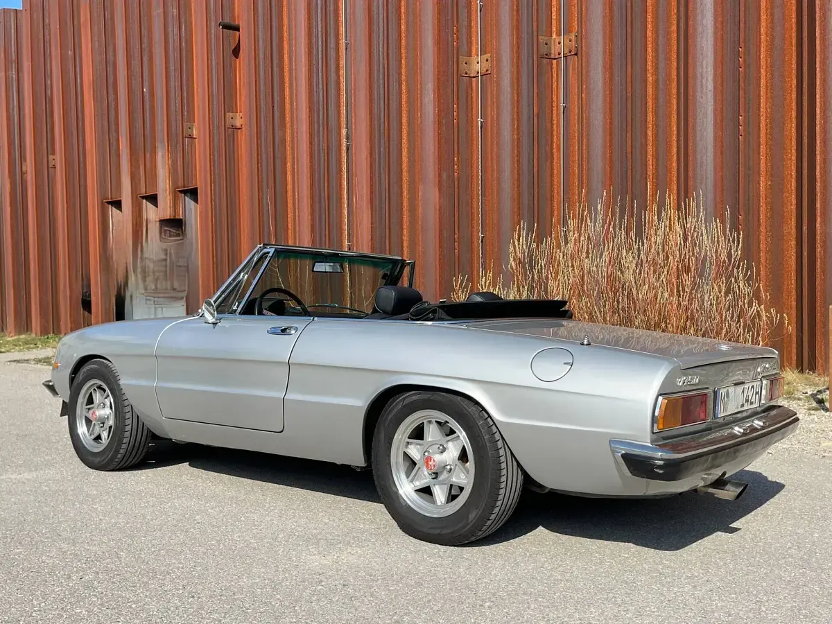 Usata Alfa Romeo Spider Veloce 132 CV (97 kW) 1971 Argento Cabrio