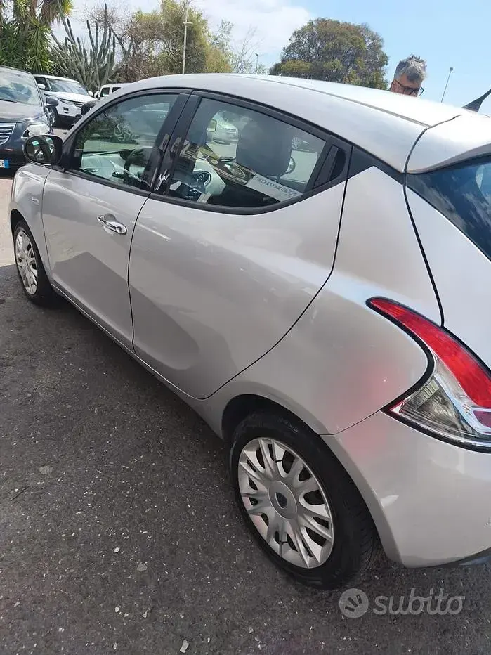 Usata Lancia Ypsilon Silver 69 CV (50 kW) 2011 Grigio Utilitaria