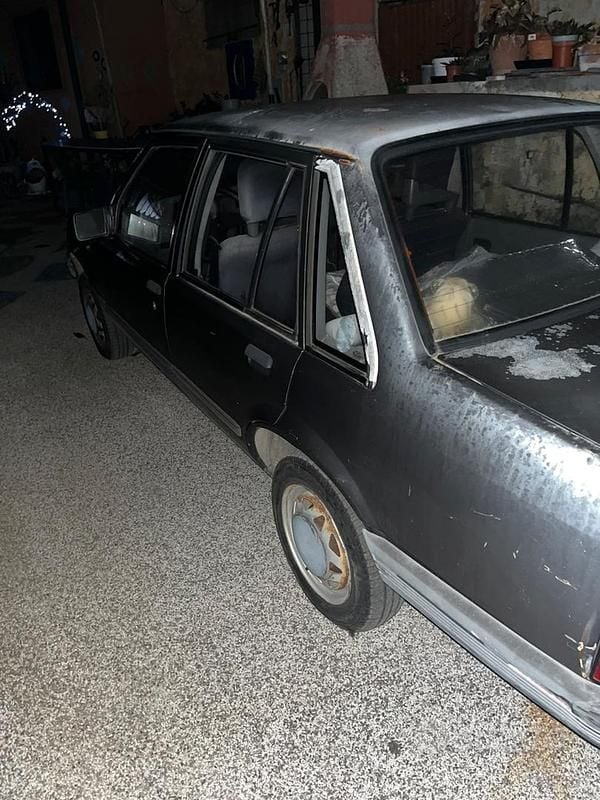Usata Opel Corsa 1989 Grigio Berlina