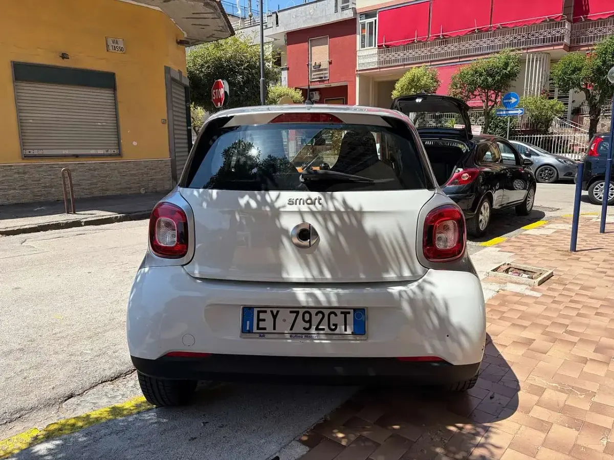 Usata Smart ForFour Passion 71 CV (52 kW) 2015 Bianco Utilitaria
