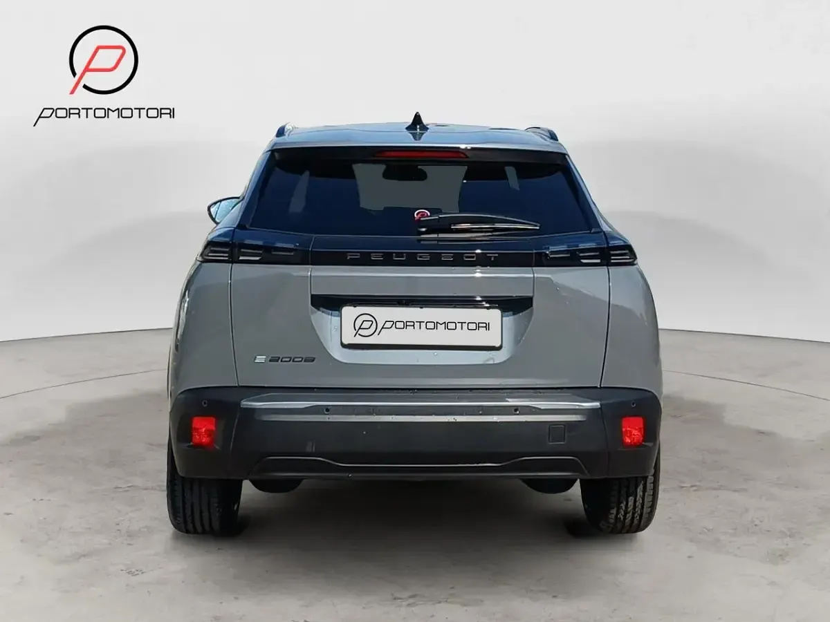 Nuova Peugeot e-2008 Allure 114 kW (156 CV) 2026 Grigio SUV