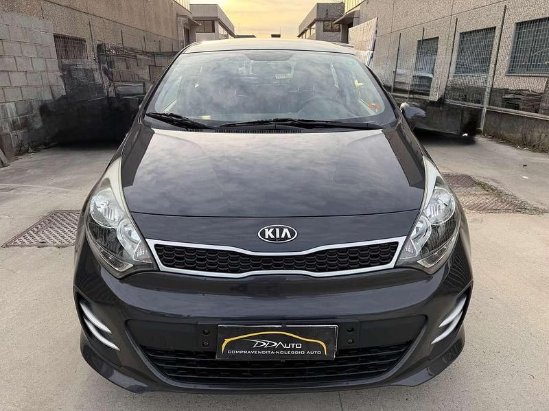 Usata Kia Rio 86 CV (63 kW) 2015 Grigio Berlina