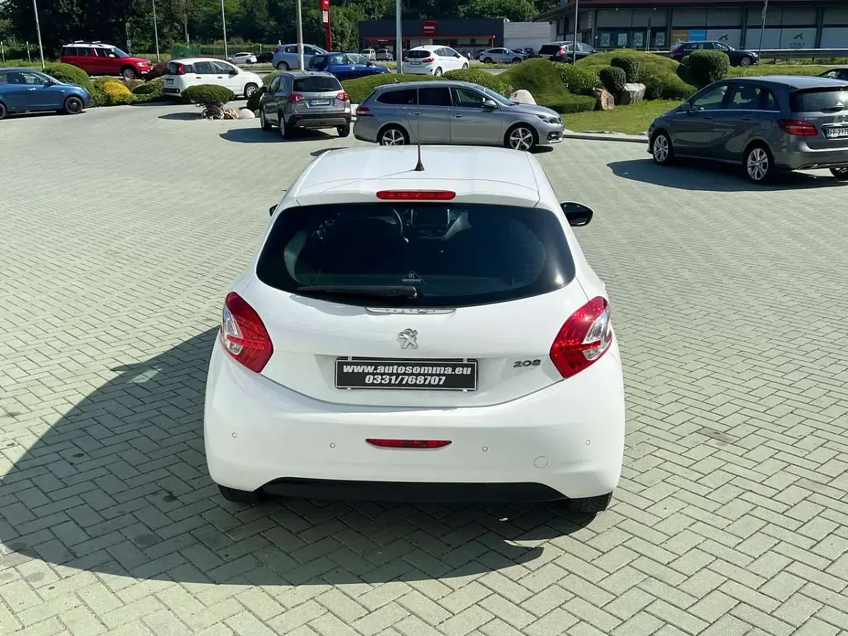 Usata Peugeot 208 Active 82 CV (60 kW) 2013 Bianco Utilitaria