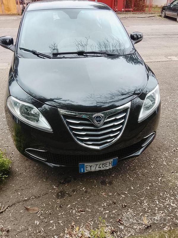 Usata Lancia Ypsilon 69 CV (50 kW) 2015 Nero Utilitaria