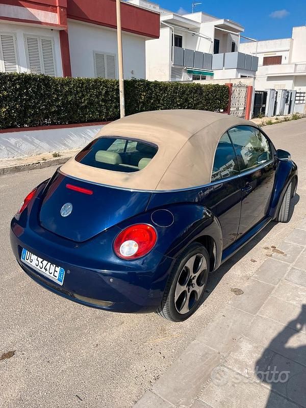 Usata VW New Beetle 105 CV (77 kW) 2007 Blu Utilitaria