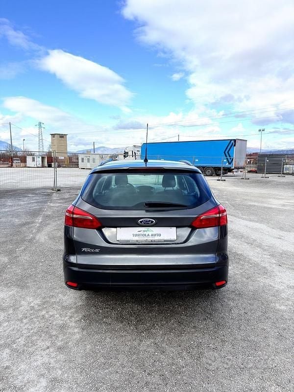 Usata Ford Focus 95 CV (69 kW) 2016 Marrone Station wagon