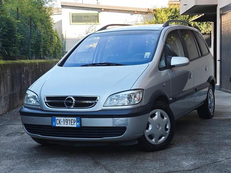 Usata Opel Zafira 101 CV (74 kW) 2003 Argento Monovolume