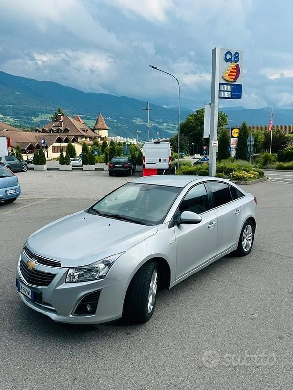 Grigio Usata 2013 Chevrolet Cruze Tre volumi | 7500 € (Molto cara) - Immagine 1/4