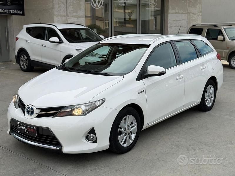 Usata Toyota Auris Active 99 CV (72 kW) 2014 Bianco Berlina