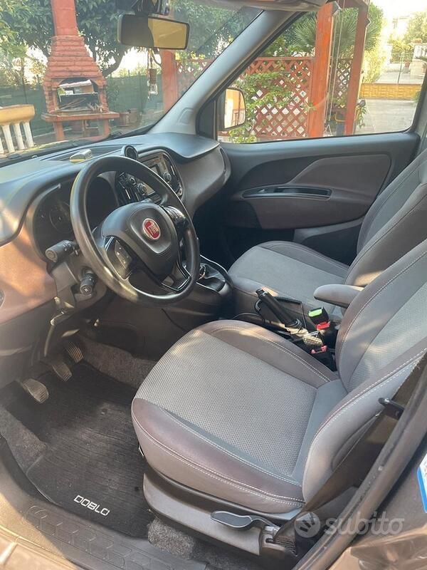 Usata Fiat Doblò Trekking 120 CV (88 kW) 2016 Grigio Monovolume