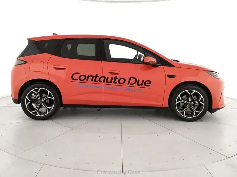 Nuova BYD Dolphin Comfort 155 kW (212 CV) 2026 Orange sunset Utilitaria