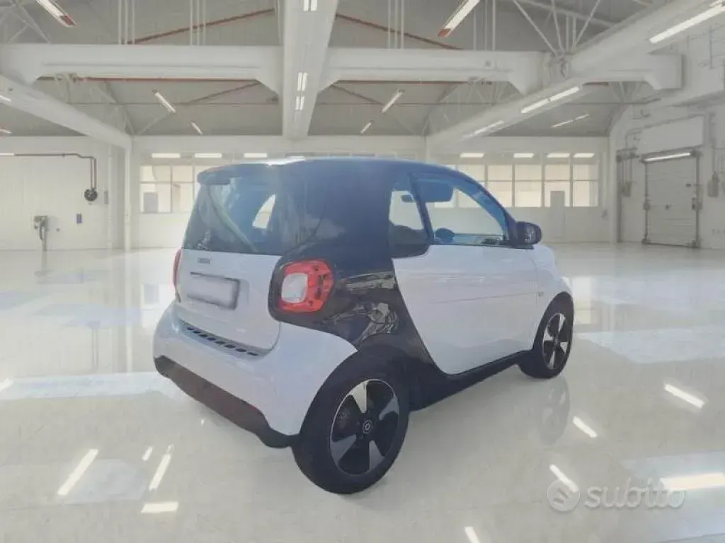 Usata Smart ForTwo Coupé Passion 41 kW (56 CV) 2020 Bianco Utilitaria