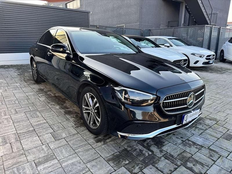 Usata Mercedes E200 Business 160 CV (117 kW) 2022 Nero Berlina
