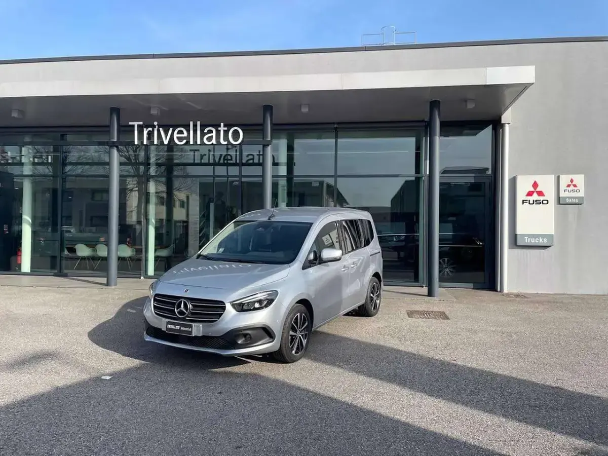Usata Mercedes T180 131 CV (96 kW) 2023 Argento helvin met. Monovolume