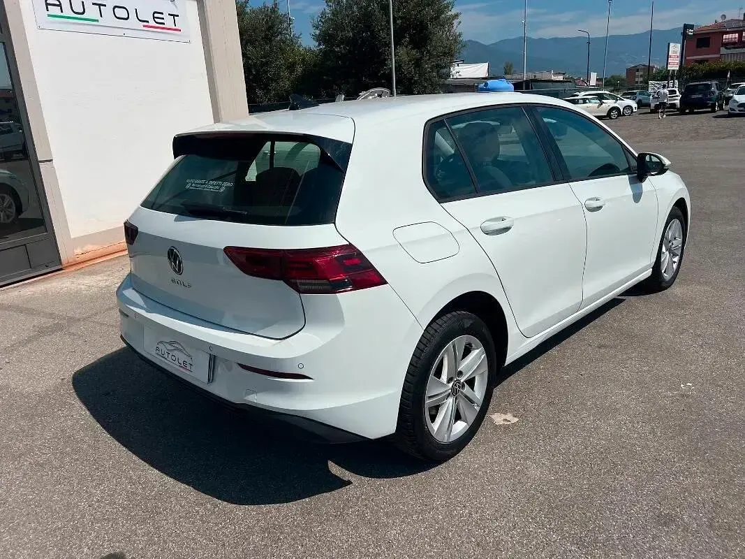 Usata VW Golf VIII Life 110 CV (80 kW) 2021 Bianco Utilitaria