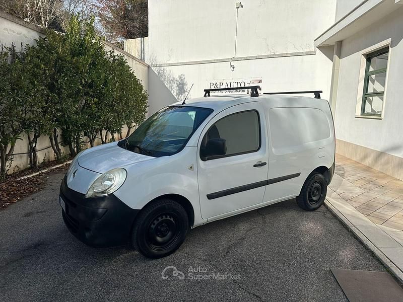Bianco Usata 2012 Renault Kangoo Monovolume | 4500 € (Buon prezzo) - Immagine 1/4