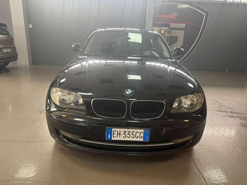 Usata BMW 118 143 CV (105 kW) 2011 Nero Utilitaria