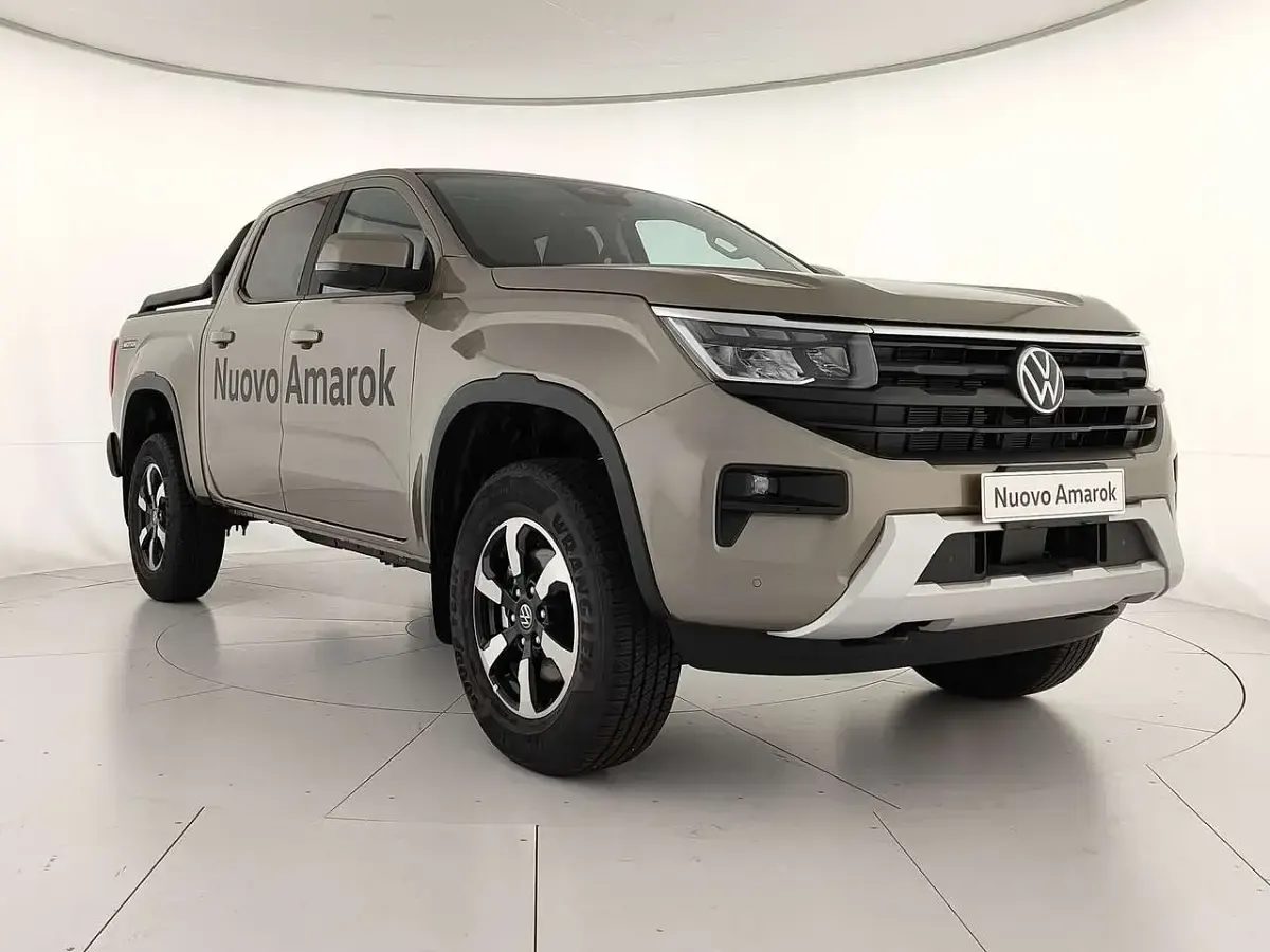 Usata VW Amarok Life 205 CV (150 kW) 2023 Bright beige metallizzato Pick-up