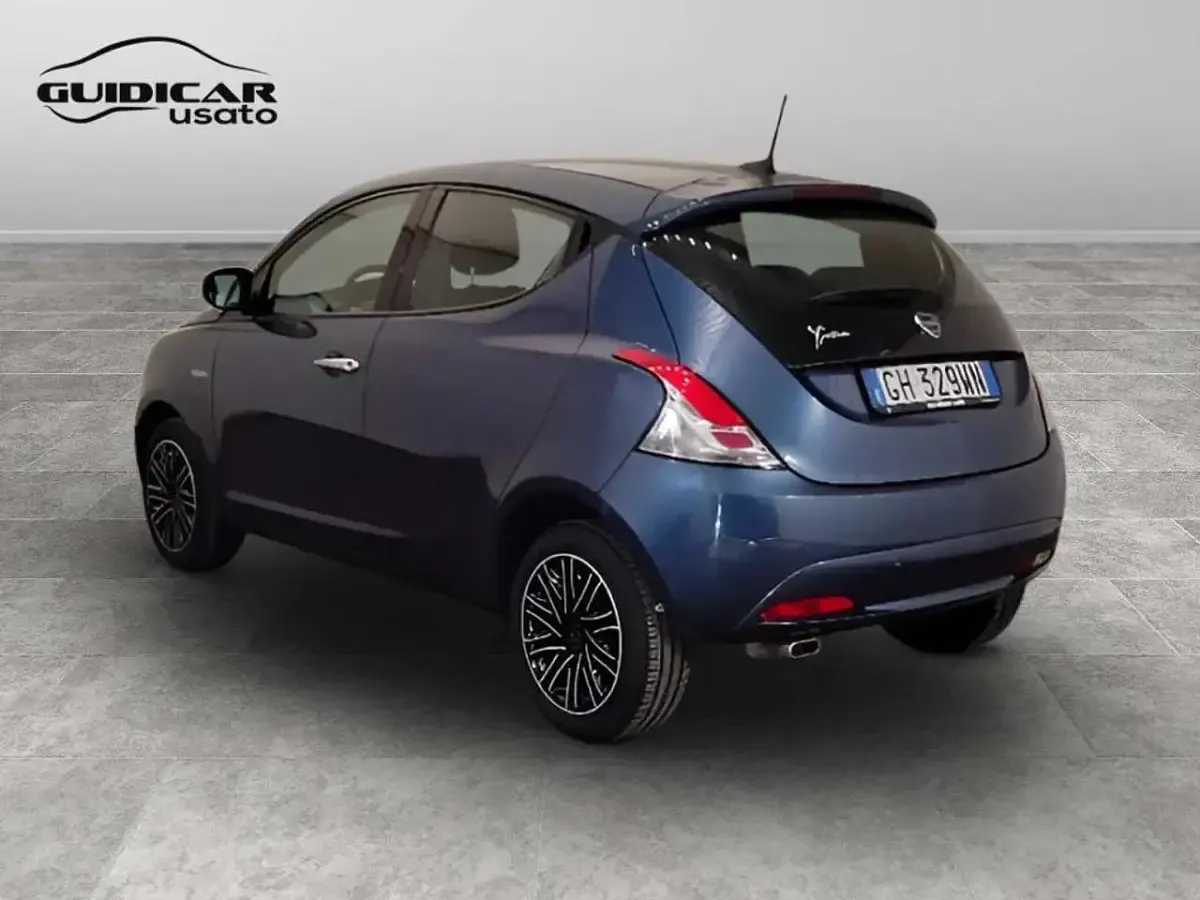 Usata Lancia Ypsilon Gold 69 CV (50 kW) 2022 Blu Utilitaria