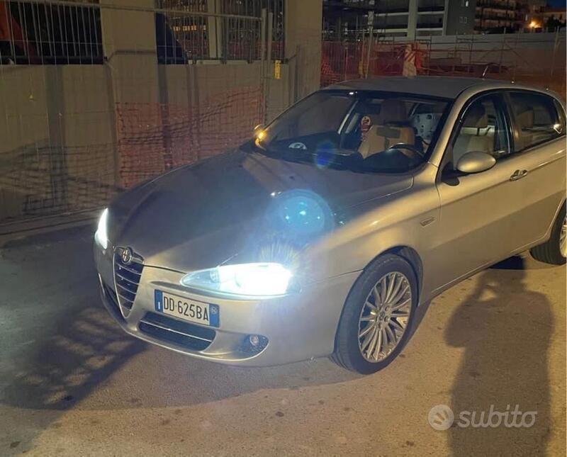 Usata Alfa Romeo 147 150 CV (110 kW) 2006 Grigio Utilitaria