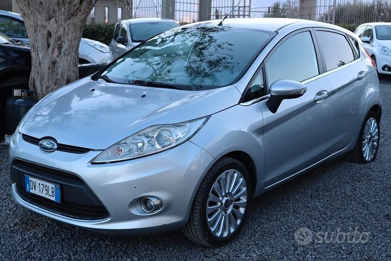 Usata Ford Fiesta Titanium 68 CV (50 kW) 2009 Grigio Berlina