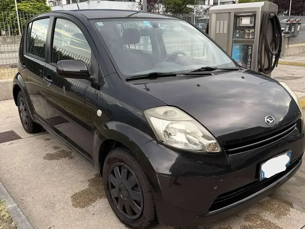 Usata Daihatsu Sirion 87 CV (63 kW) 2007 Nero Utilitaria