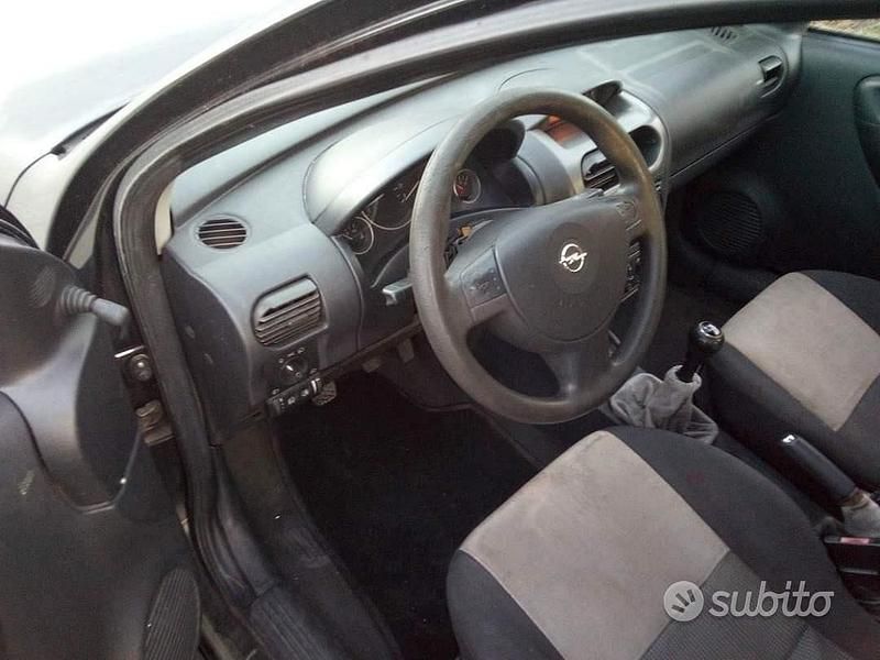 Usata Opel Corsa 70 CV (51 kW) 2004 Utilitaria