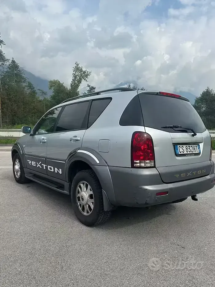 Usata SsangYong Rexton 165 CV (121 kW) 2005 Grigio SUV