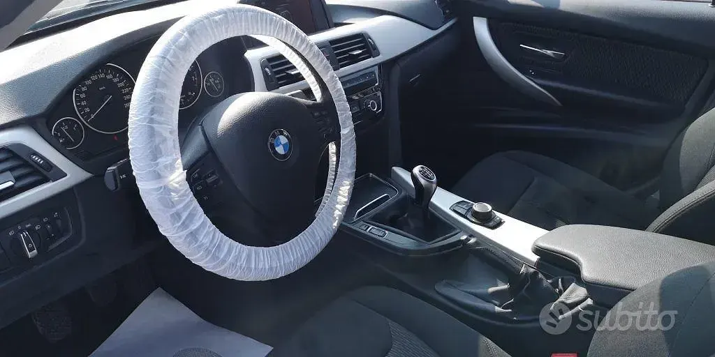 Begagnad BMW 318 136 HK (100 kW) 2019 Svart Kombi