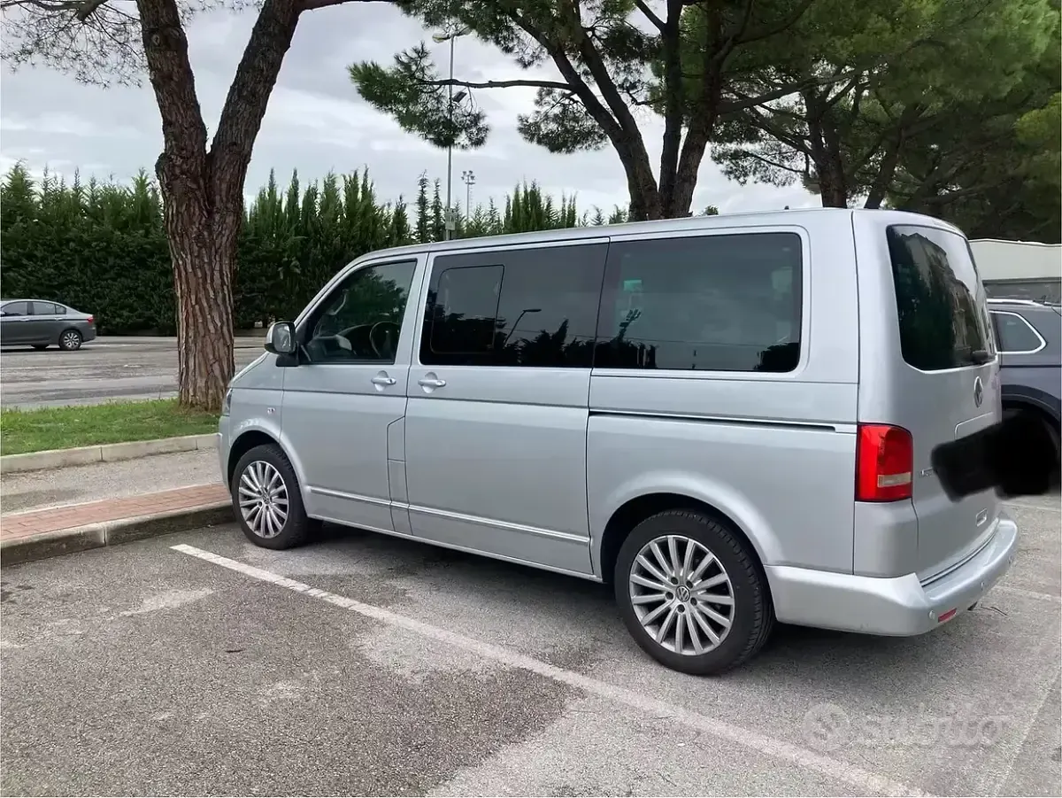 Usata VW Multivan Highline 180 CV (132 kW) 2011 Grigio Monovolume