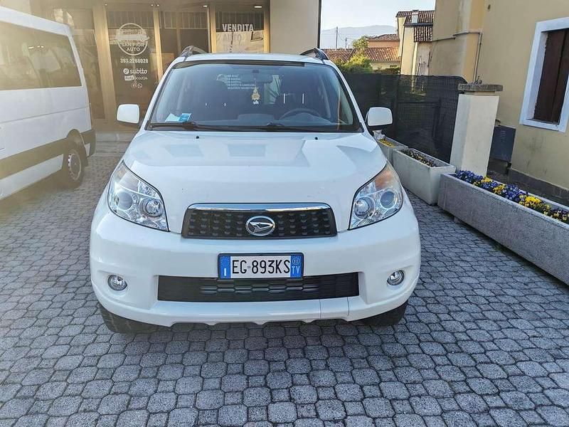 Usata Daihatsu Terios HIRO 86 CV (63 kW) 2011 Bianco SUV
