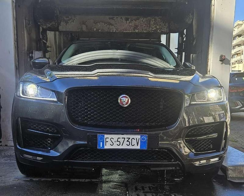 Grigio Usata 2018 Jaguar F-Pace R-Sport SUV | 16.900 € - Immagine 1/4