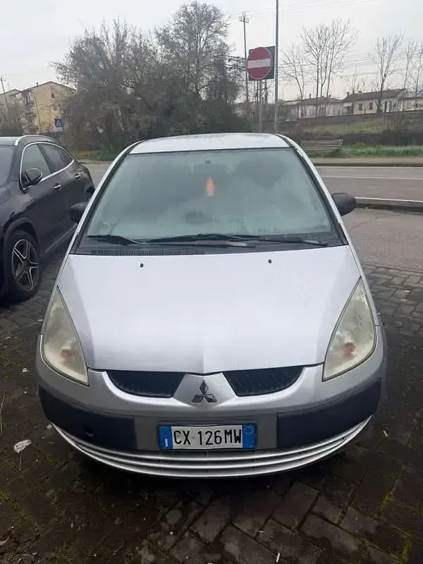 Usata Mitsubishi Colt 75 CV (55 kW) 2005 Argento Utilitaria