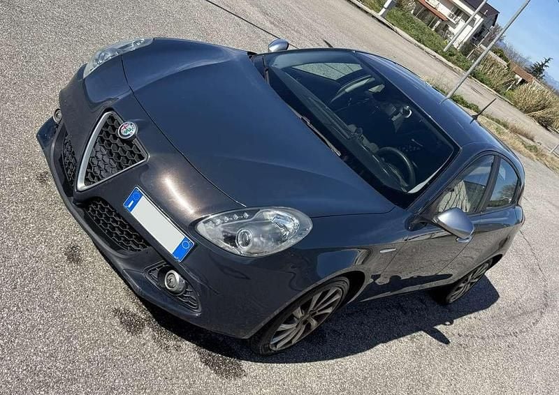 Usata Alfa Romeo Giulietta Super 120 CV (88 kW) 2018 Blu/azzurro Utilitaria