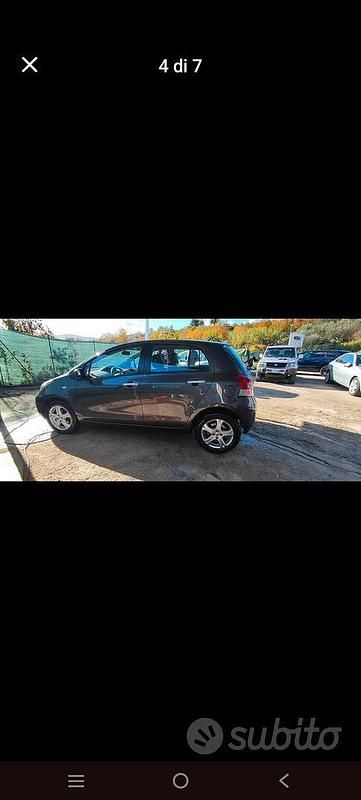 Usata Toyota Yaris 90 CV (66 kW) 2010 Grigio Utilitaria