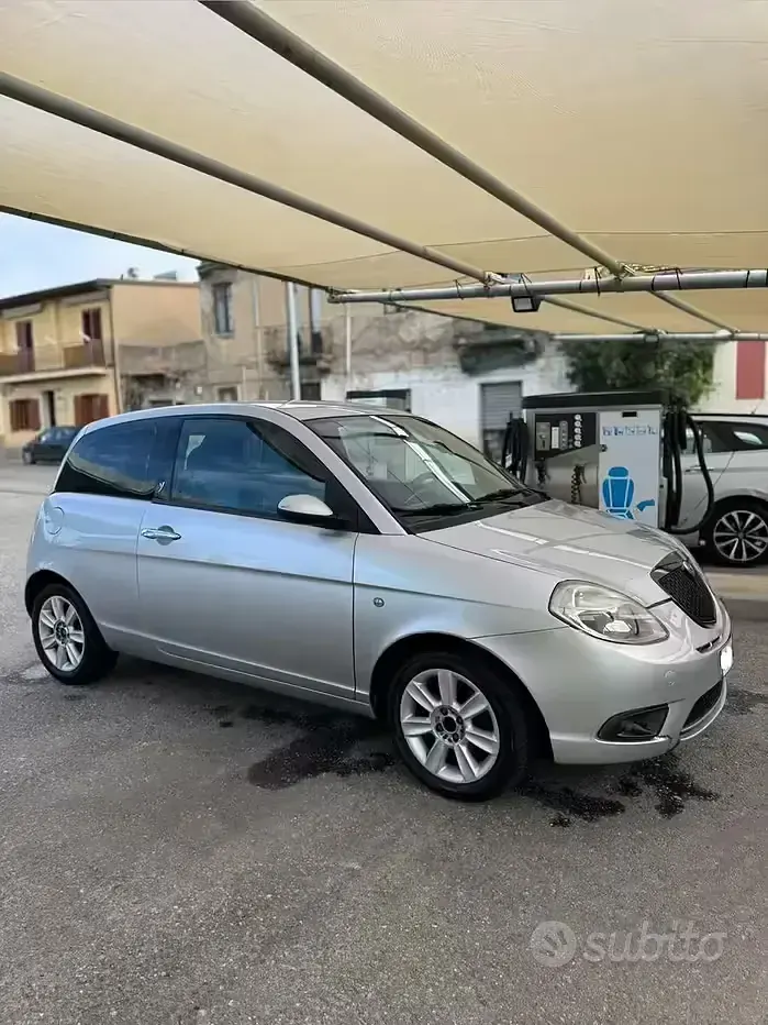 Usata Lancia Ypsilon 60 CV (44 kW) 2008 Grigio Utilitaria