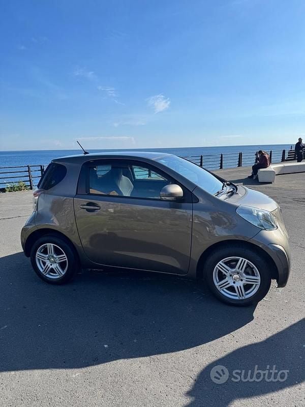 Usata Toyota iQ 68 CV (50 kW) 2011 Grigio Utilitaria