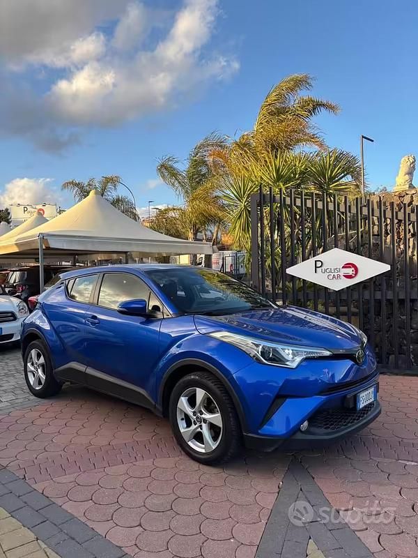 Usata Toyota C-HR Active 116 CV (85 kW) 2018 Blu SUV