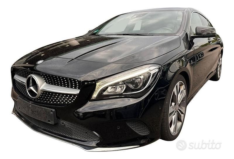 Usata Mercedes CLA200 Premium 156 CV (114 kW) 2017 Nero Station wagon