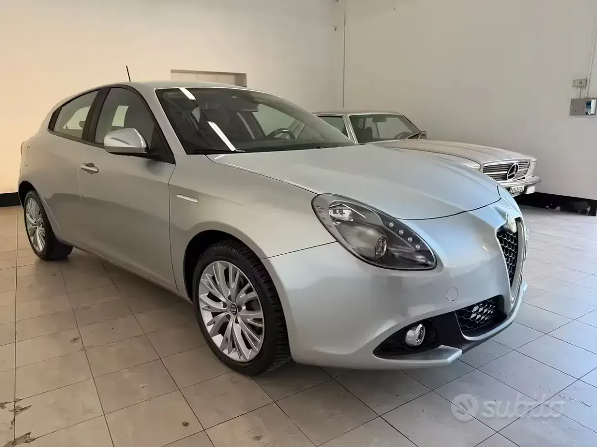 Usata Alfa Romeo Giulietta Business 120 CV (88 kW) 2017 Grigio Utilitaria
