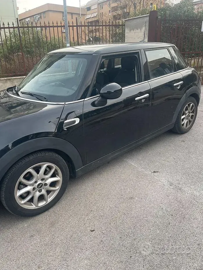 Käytetty Mini Cooper D 116 HP (85 kW) 2015 Musta Viistoperä
