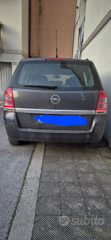 Usata Opel Zafira 2013 Marrone Monovolume