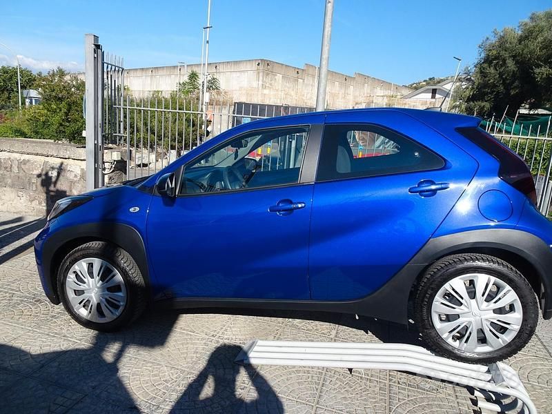 Usata Toyota Aygo X Lounge 72 CV (52 kW) 2023 Blu SUV