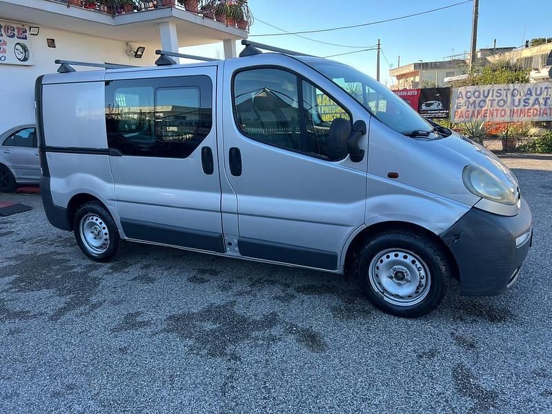 Usata Opel Vivaro 100 CV (73 kW) 2006 Grigio Monovolume