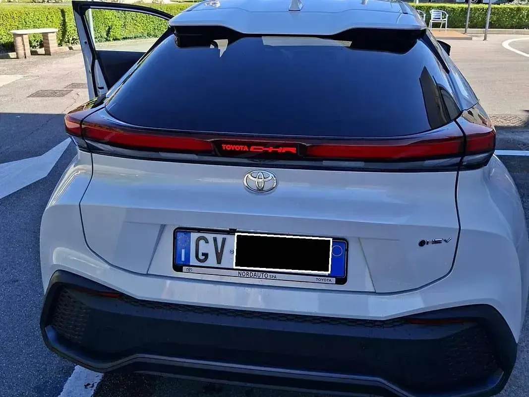 Usata Toyota C-HR Trend 152 CV (111 kW) 2024 Bianco SUV