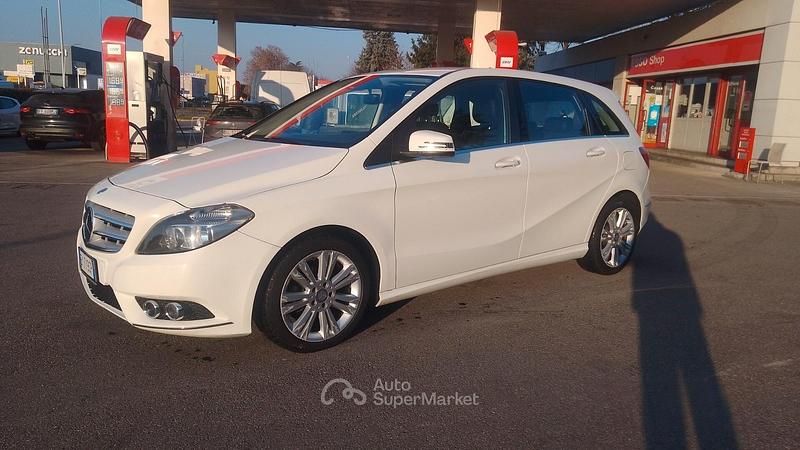Usata Mercedes B180 Premium 109 CV (80 kW) 2015 Bianco Monovolume