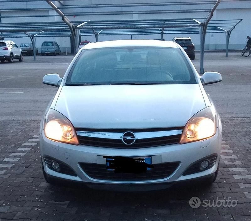 Usata Opel Astra GTC 150 CV (110 kW) 2005 Grigio Coupé