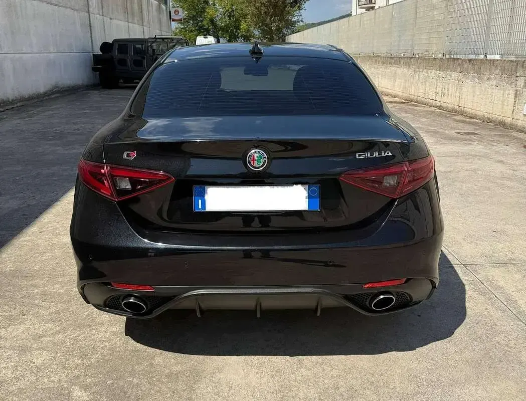 Usata Alfa Romeo Giulia Veloce 211 CV (155 kW) 2017 Nero Berlina