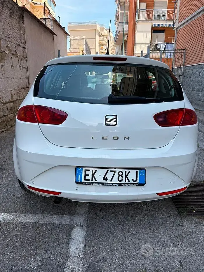 Usata Seat Leon Style 105 CV (77 kW) 2011 Bianco Utilitaria