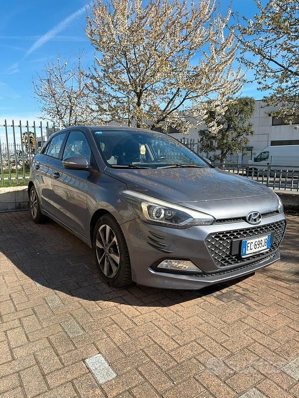 Usata Hyundai i20 90 CV (66 kW) 2016 Grigio Berlina